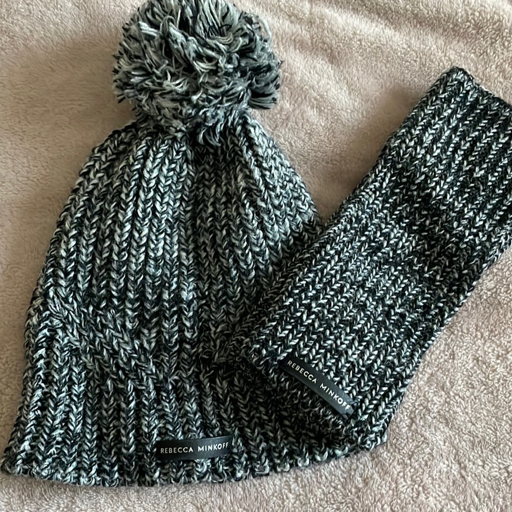 REBECCA MINKOFF- hat and fingerless glove set